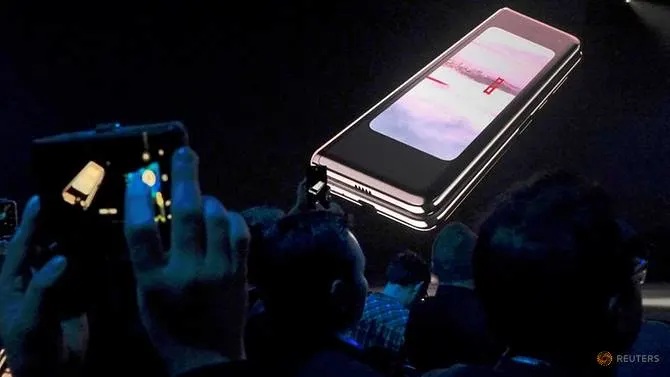 Samsung hoãn ra mắt điện thoại gập Galaxy Fold vô thời hạn