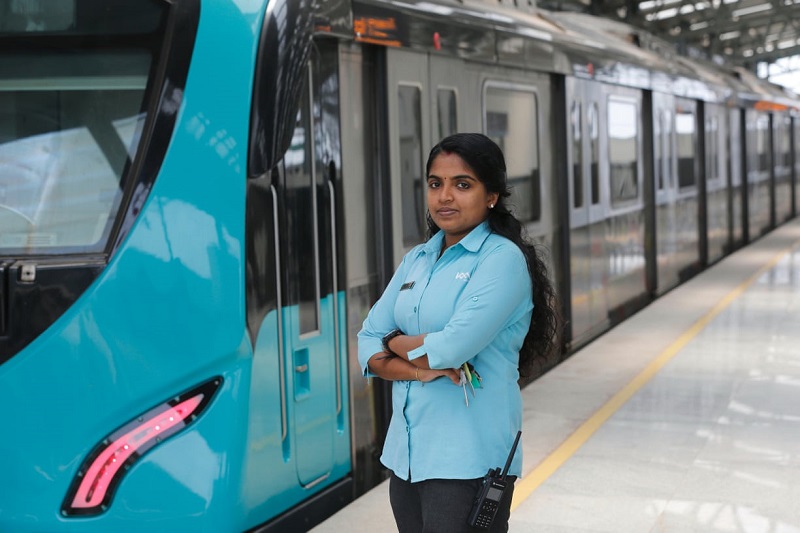 Phụ nữ Ấn Độ hào hứng khi được lái tàu, tham gia ngành đường sắt