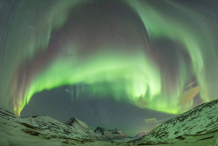 Nhìn ngắm cực quang siêu thực ở Bắc Cực