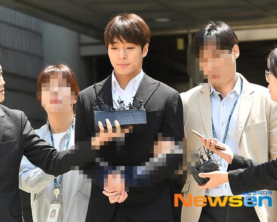Bê bối “group chat sex”: Choi Jong Hoon và anh trai Yuri (SNSD) bị bắt giữ vì cáo buộc hiếp dâm tập thể