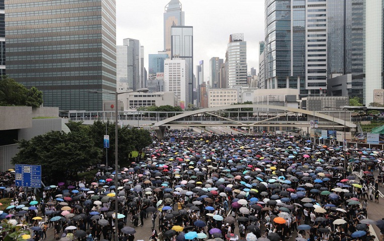 Hong Kong hoãn xem xét dự luật dẫn độ trước làn sóng biểu tình dâng cao