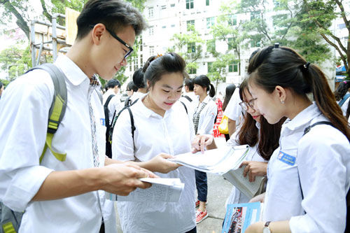37 trường THPT tại Hà Nội bất ngờ hạ điểm chuẩn