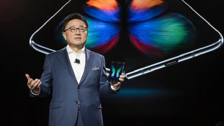 Galaxy Fold chưa thể trở lại thị trường, CEO Samsung nhận lỗi 