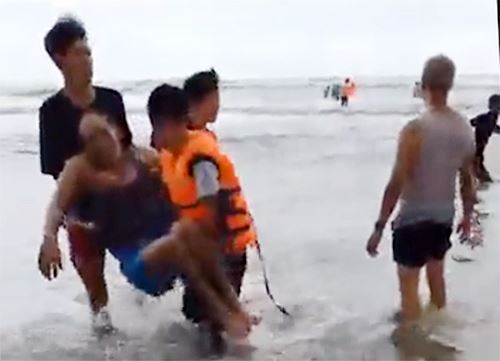 4 người chết, 2 người mất tích khi tắm biển tại Bình Thuận