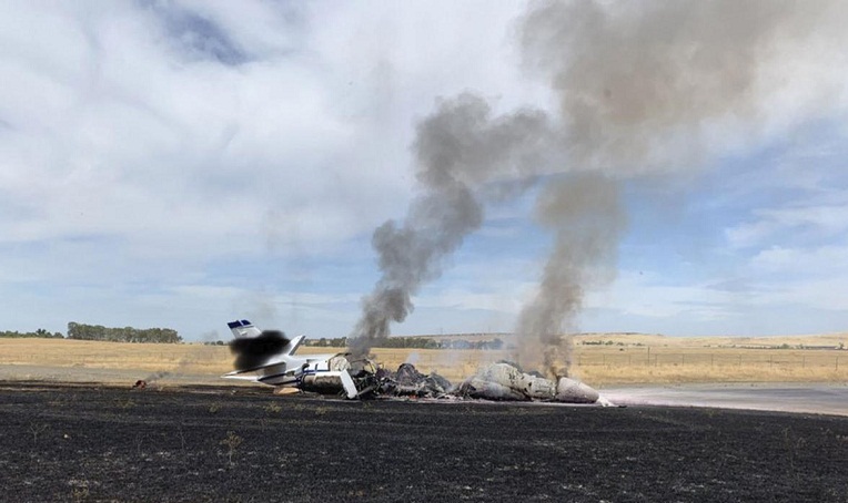 Máy bay sắp cất cánh bốc cháy, hành khách thoát chết trong gang tấc