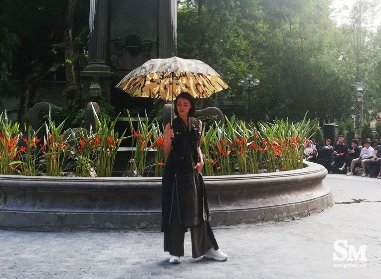 Tuần lễ thời trang xuân-hè Việt Nam 2020: Thiết kế phá cách, cá tính của Công Huân,Thơm Nguyễn