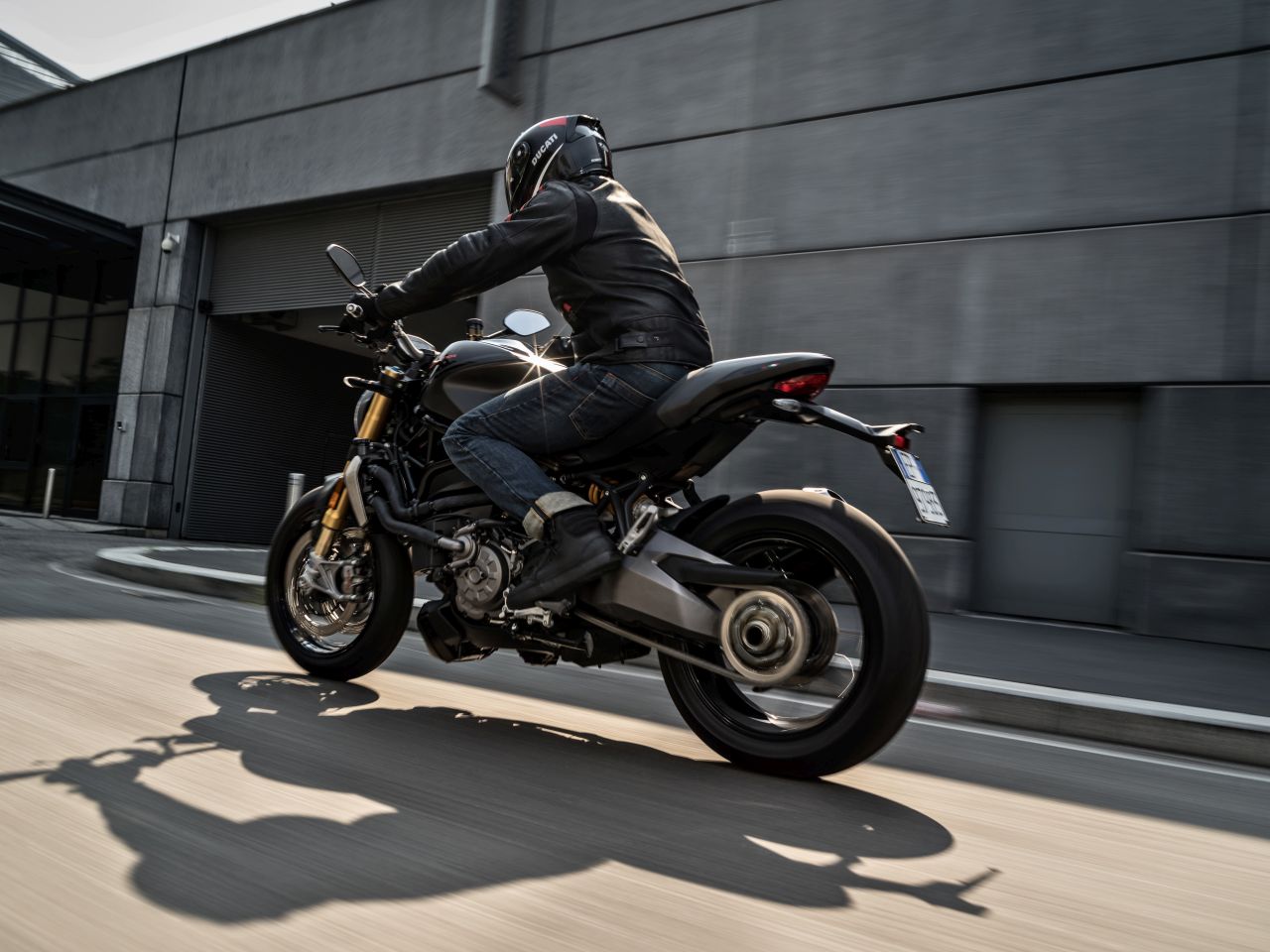 Ducati Monster 1200 S ra mắt phiên bản mới dành cho các tín đồ màu đen