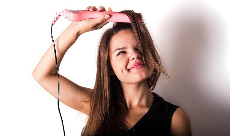 Sai lầm phổ biến khi uốn tạo kiểu khiến tóc hư tổn