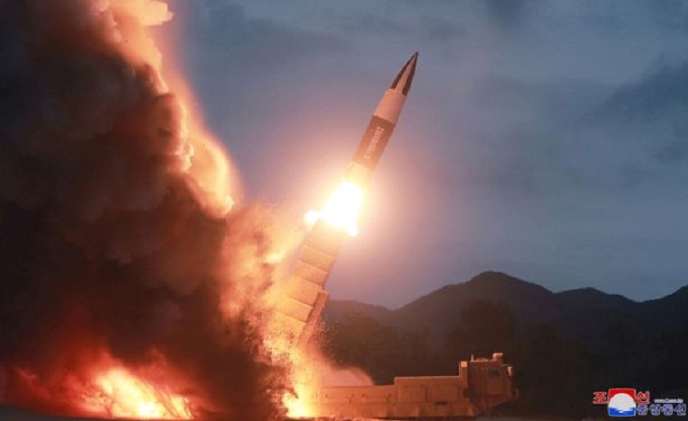 Triều Tiên bắn tên lửa vào vùng đặc quyền kinh tế của Nhật Bản