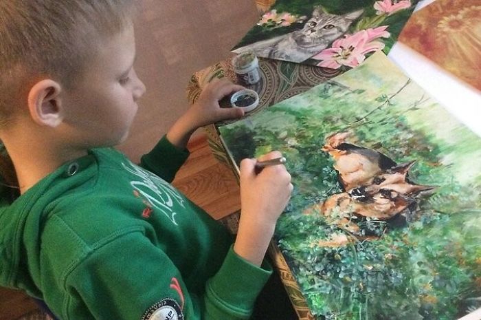 Cậu bé 9 tuổi vẽ những bức chân dung tuyệt đẹp để giúp đỡ thú cưng bị bỏ rơi, đi lạc