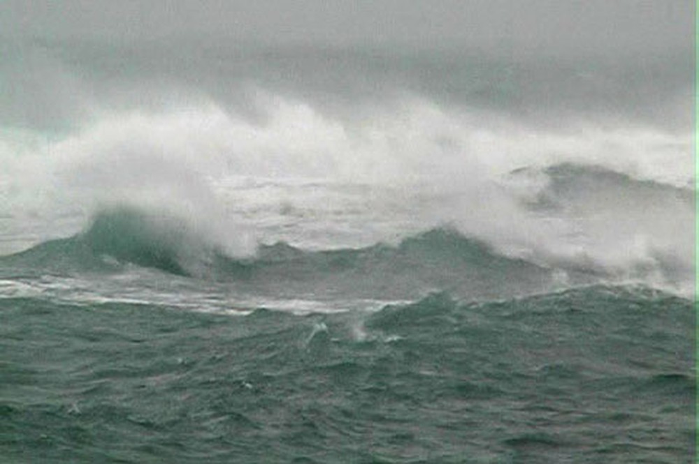 Xuất hiện vùng áp thấp gây gió mạnh, sóng lớn trên biển Đông