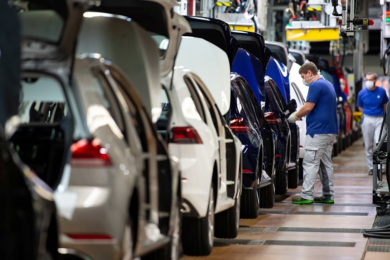 Volkswagen - nhà máy xe hơi lớn nhất thế giới mở cửa trở lại