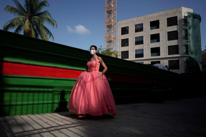 Thời trang khẩu trang trong lễ trưởng thành của thiếu nữ  Cuba ​