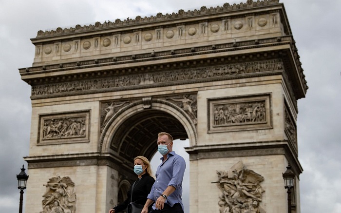 Luật “đeo khẩu trang” được áp dụng triệt để tại Paris