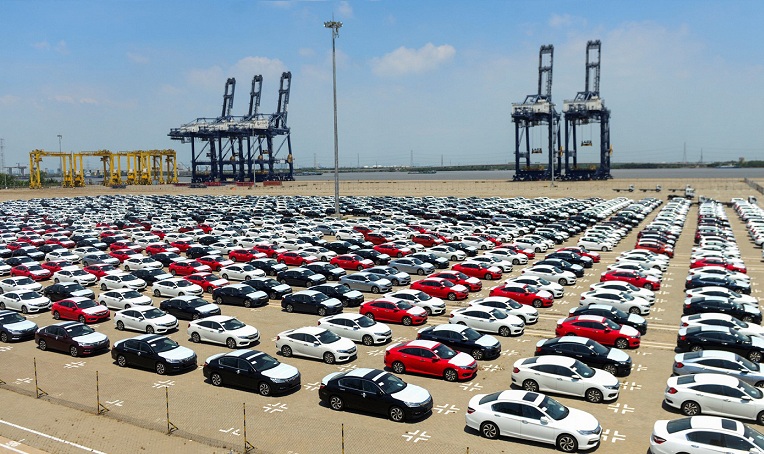 Ô tô nguyên chiếc các loại nhập khẩu tăng mạnh trong tháng 3/2021