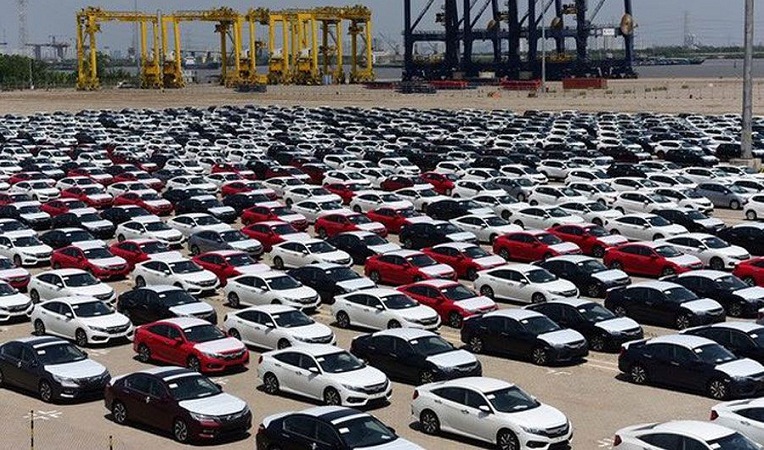 Ô tô nguyên chiếc nhập khẩu tháng 8 giảm mạnh cả lượng lẫn giá trị