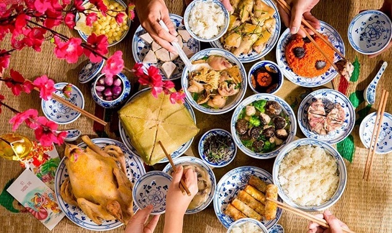 “Tuyệt chiêu” ăn uống thả ga không lo tăng cân mùa lễ hội