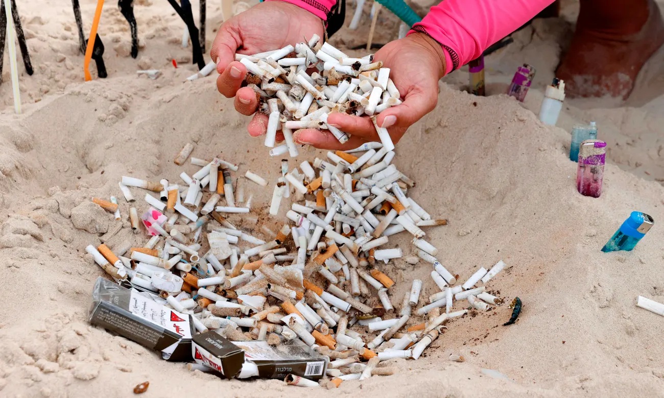 Đầu lọc thuốc lá đang làm nghẹt bờ biển như thế nào?
