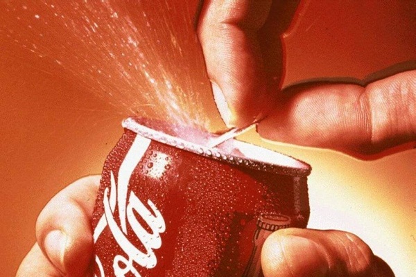 Coca-cola và Pepsi phản ứng trước cảnh báo về chất làm màu soda