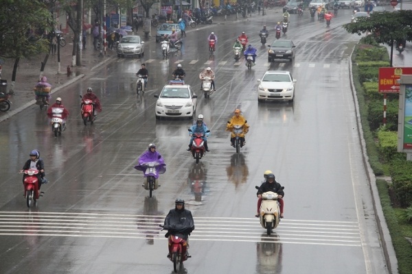 Mưa phùn, nồm ẩm ở Hà Nội có thể kéo dài đến… hết tháng 5