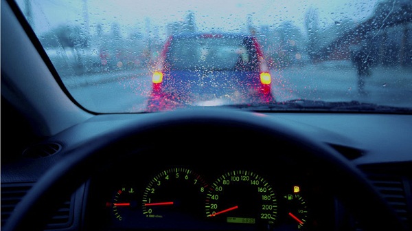 Chăm sóc xe hơi ngày mưa phùn